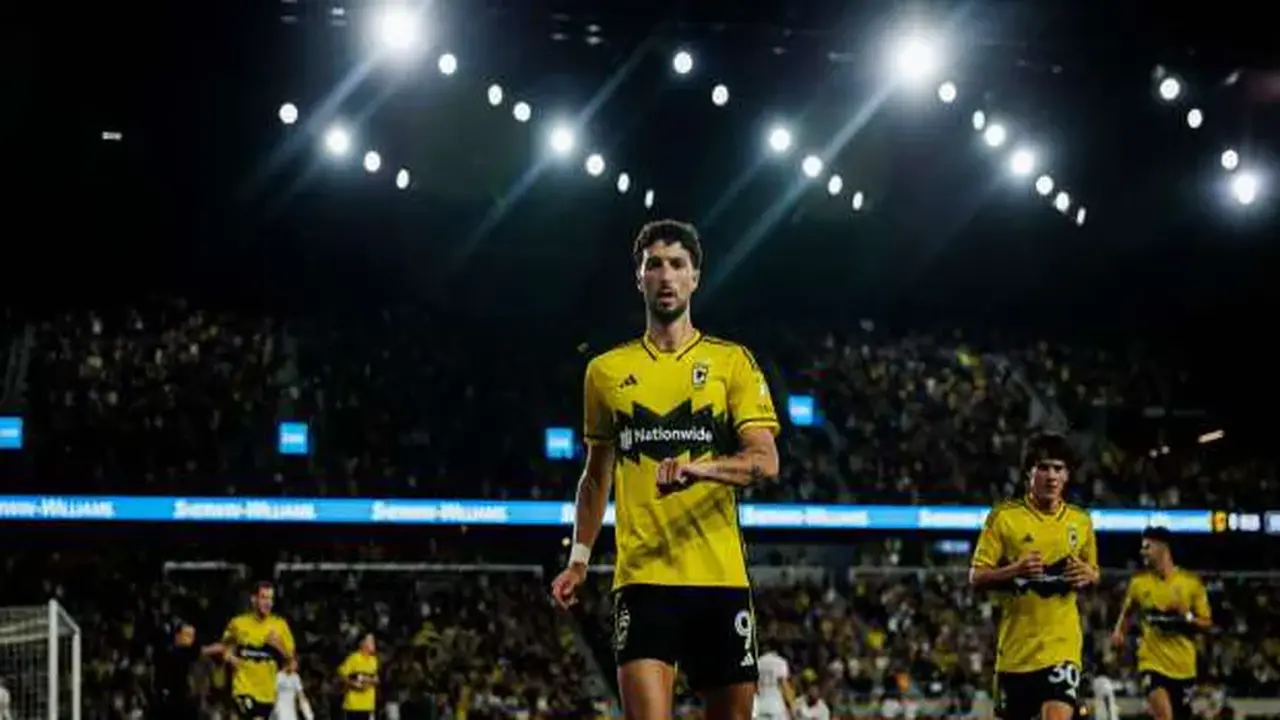 الدوري السعودي يقترب من توقيع وسام أبو علي.. ملايين الجماهير تنتظر انتقاله إلى الأهلي